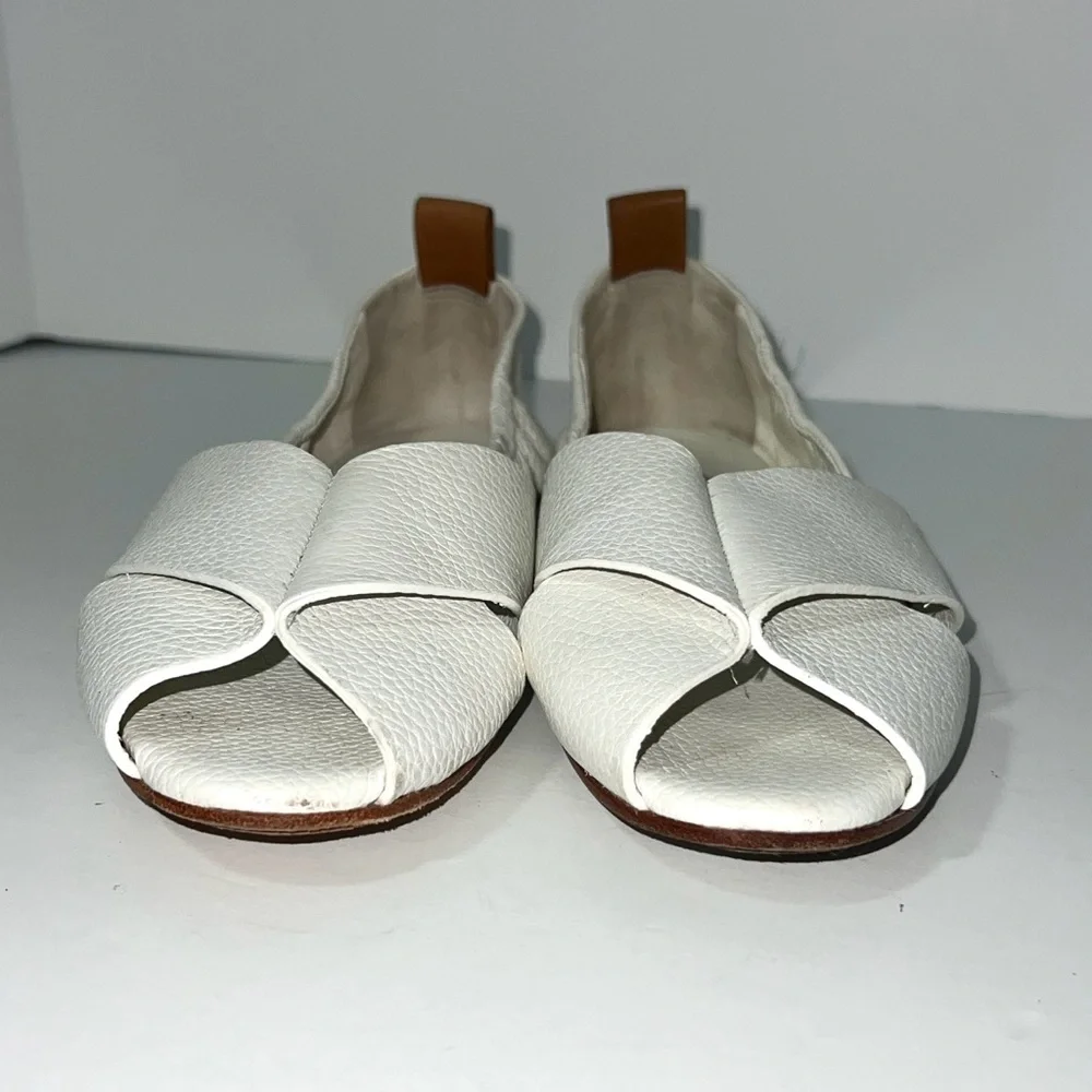 Mercedes Castillo Amaia‎ White Pebbled Leather Open Toe Flats Size 8.5